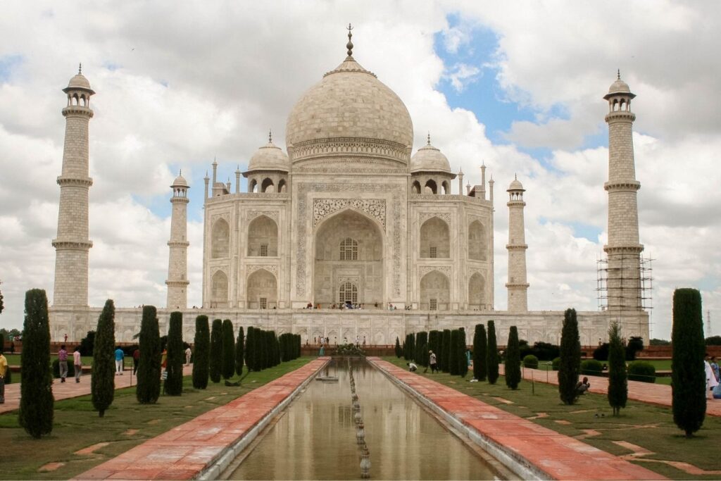 Udaipur to Agra Taxi Service with Price & Packages