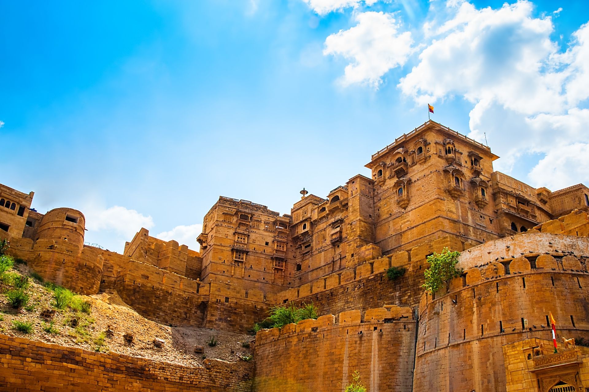 Udaipur to Jaisalmer Taxi Service with Price & Packages